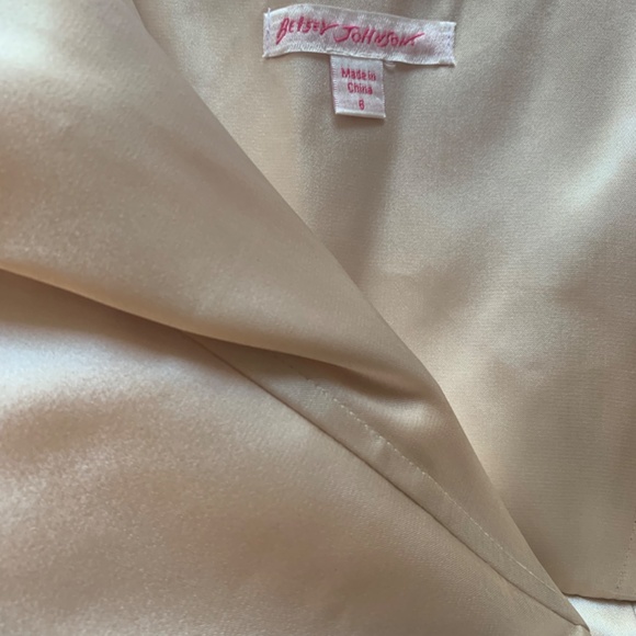 Elegant Fitted Bodice with Embossed Tulle - Picture 3 of 3